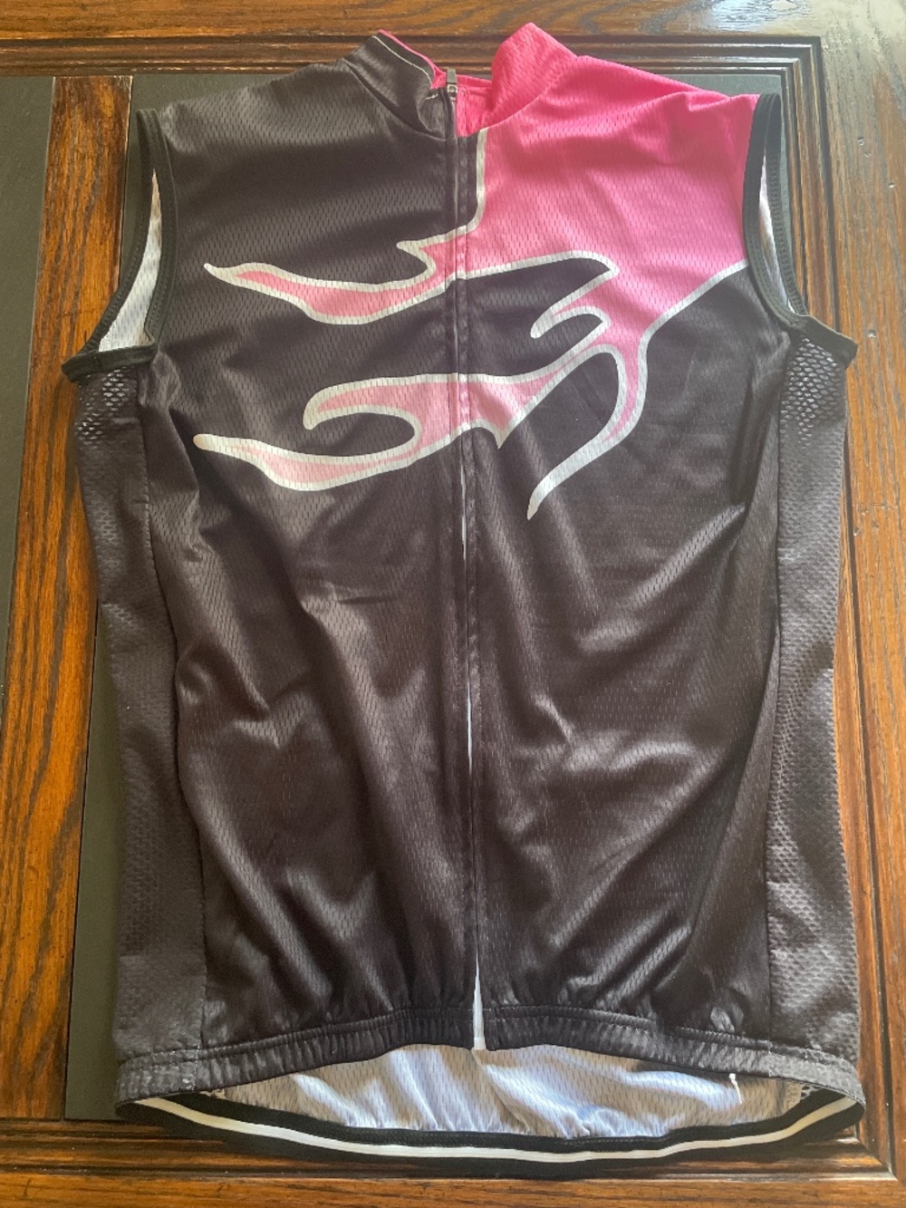 Women’s Sleeveless Cycling Jersey - Black & Pink Flame Accent